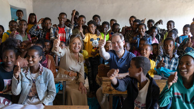 Yasmine Sherif and Nicolai Wammen at a school with children