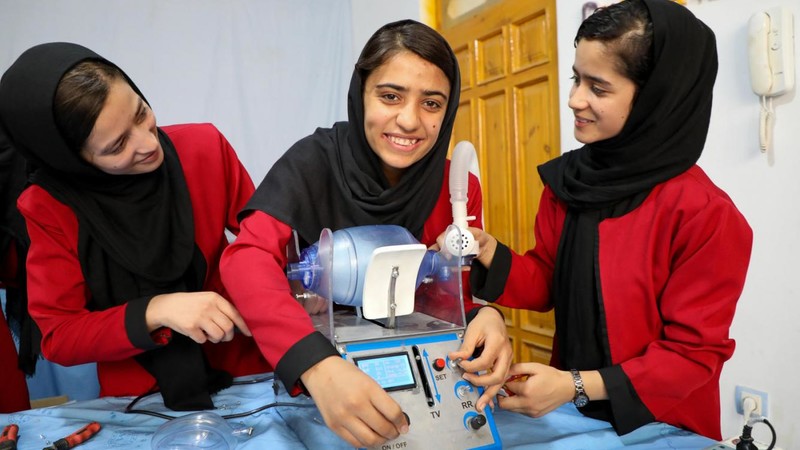 Somaya Faruqi and members of the Afghan robotics team
