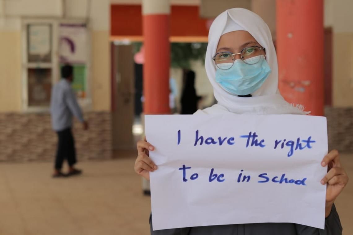 Maram Helmi Saleh, 13 years old, in the eighth grade expressing herself and demanding for her right to be in school. Photo © UNICEF Yemen/2020/Mahmoud Al-Falsatiny