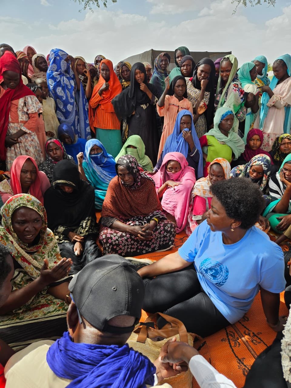 Violeta Kenyana Kakyomya with refugees.